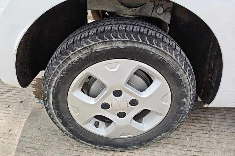 Used Roewe Clever 2021 302 km New Four-Seater Super-Efficient Version Right Rear Wheel Hub