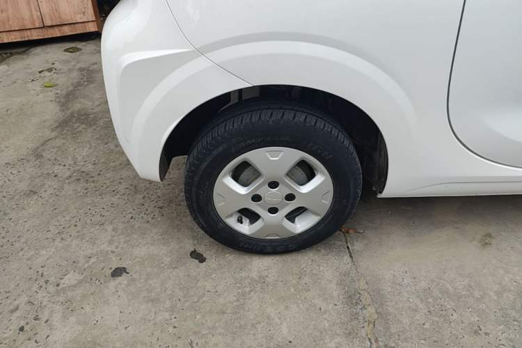 Used Roewe Clever 2021 302 km New Four-Seater Super-Efficient Version Right Rear Wheel Hub