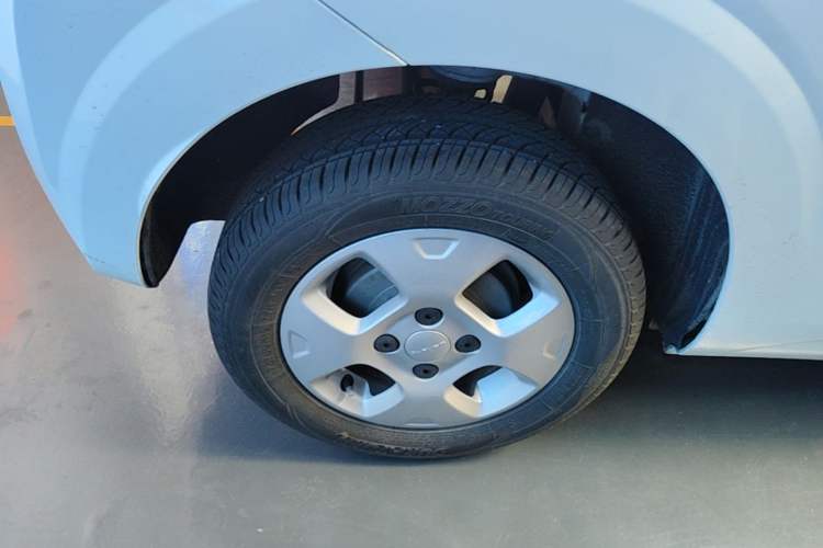 Used Roewe Clever 2021 302 km New Four-Seater Super-Efficient Version Right Rear Wheel Hub