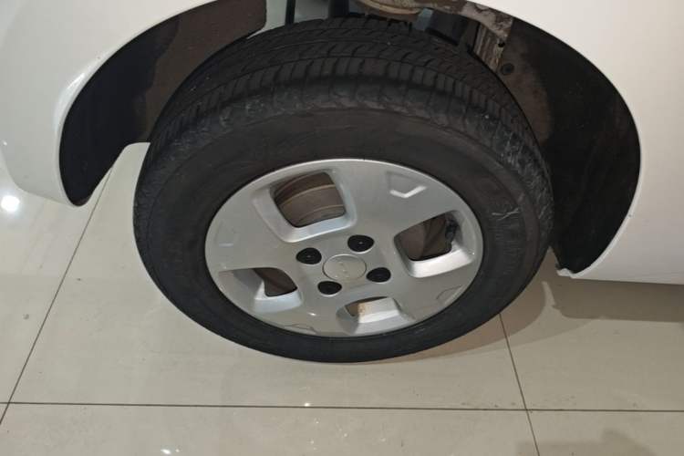 Used Roewe Clever 2021 302 km New Four-Seater Super-Efficient Version Right Rear Wheel Hub