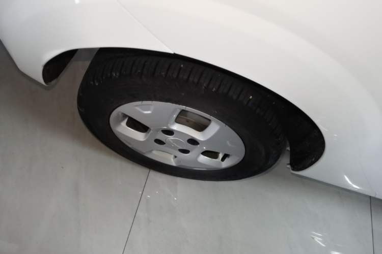 Used Roewe Clever 2021 302 km New Four-Seater Super-Efficient Version Right Rear Wheel Hub