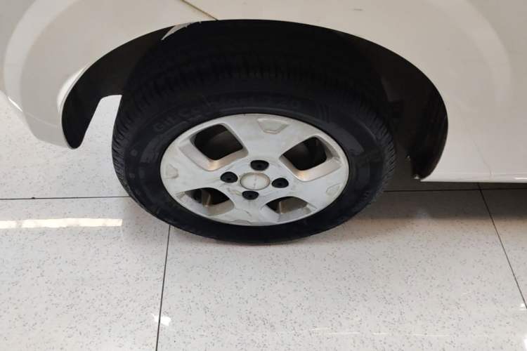 Used Roewe Clever 2021 302 km New Four-Seater Super-Efficient Version Right Rear Wheel Hub