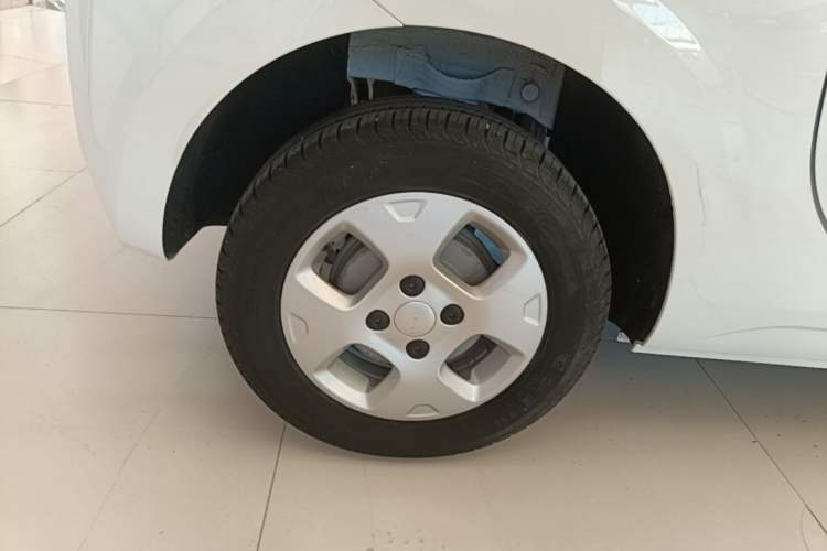 Used Roewe Clever 2021 302 km New Four-Seater Super-Efficient Version Right Rear Wheel Hub