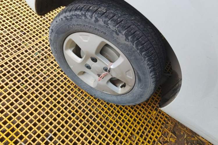Used Roewe Clever 2021 302 km New Four-Seater Super-Efficient Version Right Rear Wheel Hub