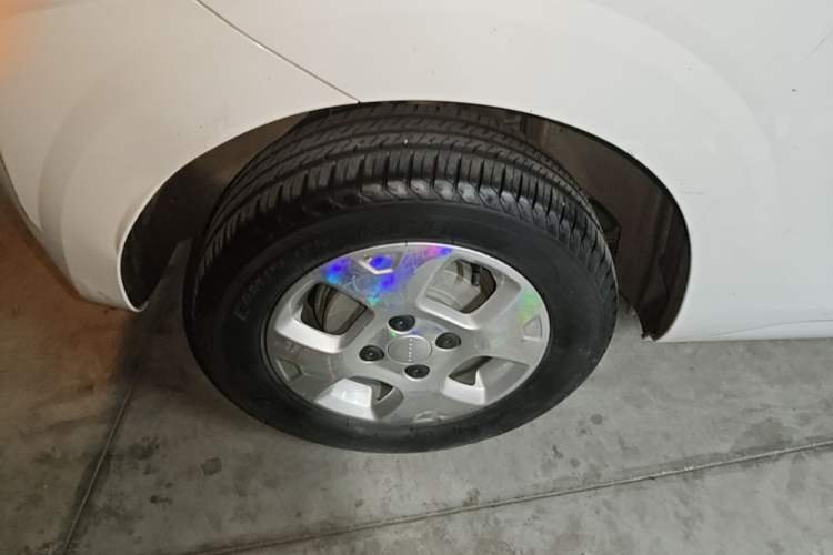 Used Roewe Clever 2021 302 km New Four-Seater Super-Efficient Version Right Rear Wheel Hub