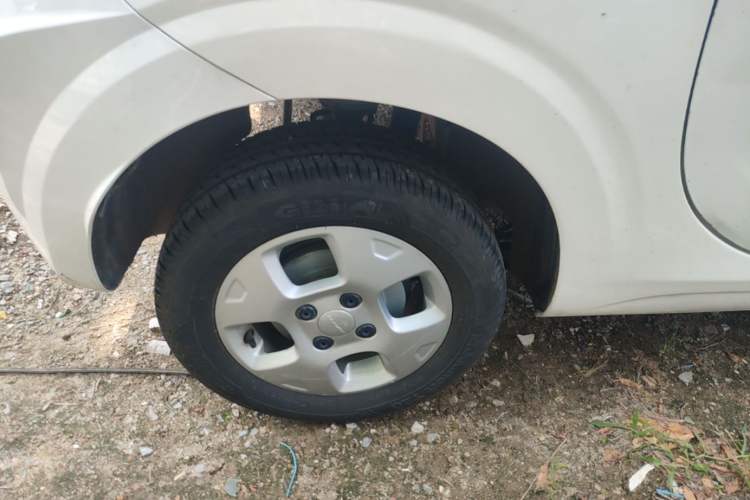 Used Roewe Clever 2021 302 km New Four-Seater Super-Efficient Version Right Rear Wheel Hub