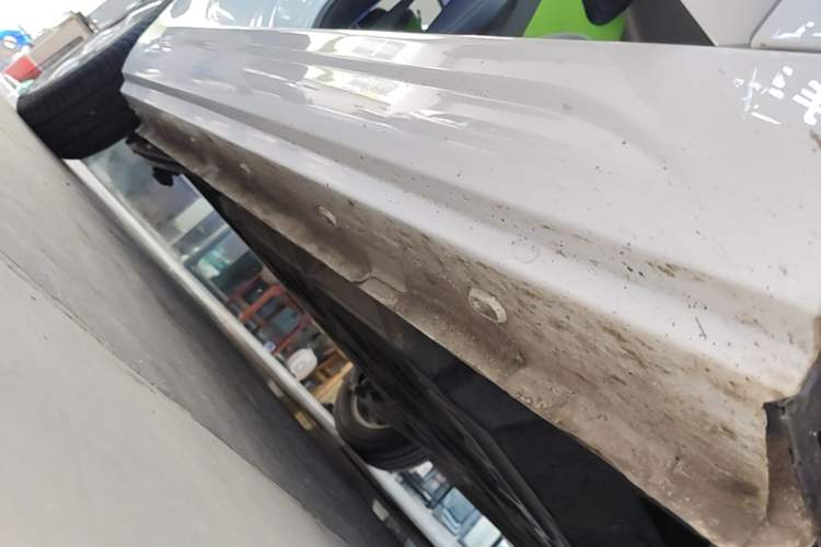 Used Roewe Clever 2021 302 km New Four-Seater Super-Efficient Version Right Side Sill