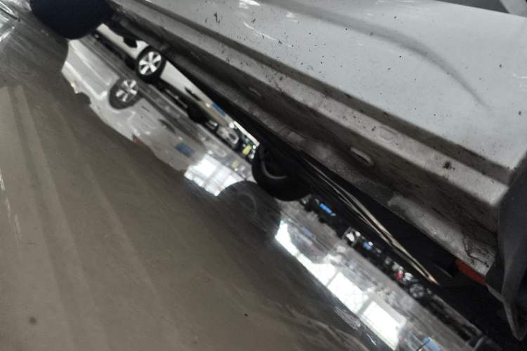 Used Roewe Clever 2021 302 km New Four-Seater Super-Efficient Version Right Side Sill