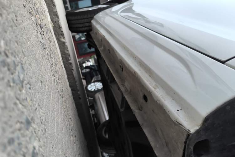 Used Roewe Clever 2021 302 km New Four-Seater Super-Efficient Version Right Side Sill