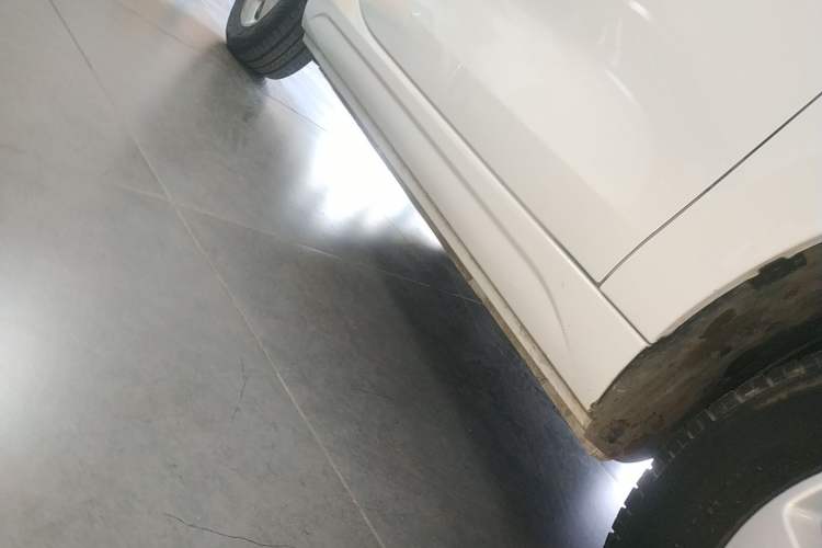 Used Roewe Clever 2021 302 km New Four-Seater Super-Efficient Version Right Side Sill