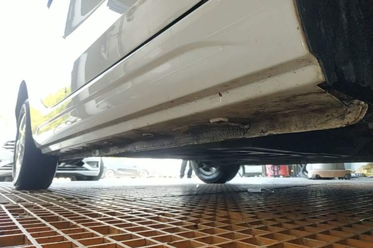 Used Roewe Clever 2021 302 km New Four-Seater Super-Efficient Version Right Side Sill