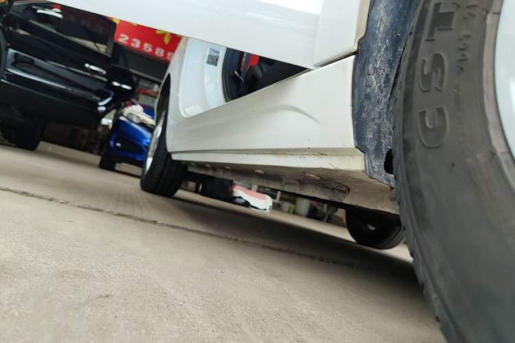 Used Roewe Clever 2021 302km All-Round Version Right Side Sill