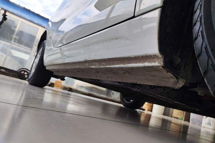 Used Roewe Clever 2021 302 km New Four-Seater Super-Efficient Version Right Side Sill
