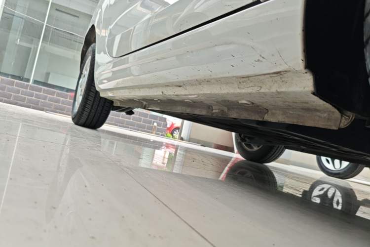 Used Roewe Clever 2021 302 km New Four-Seater Super-Efficient Version Right Side Sill