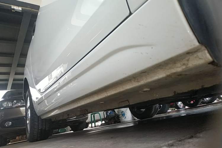 Used Roewe Clever 2021 302 km New Four-Seater Super-Efficient Version Right Side Sill