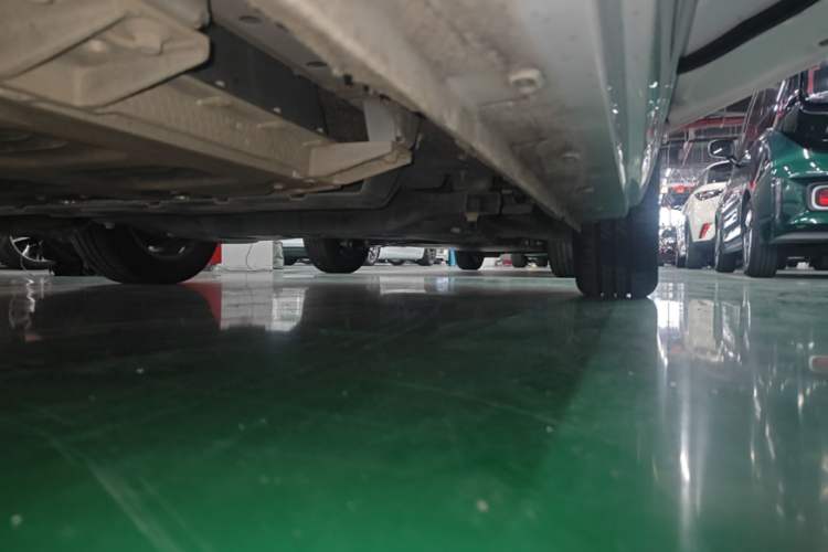 Used Roewe Clever 2021 302 km New Four-Seater Super-Efficient Version Right Side Sill