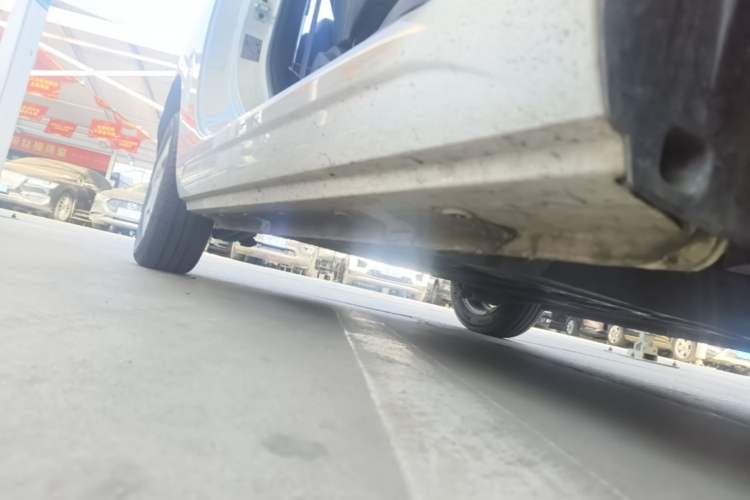 Used Roewe Clever 2021 302 km New Four-Seater Super-Efficient Version Right Side Sill