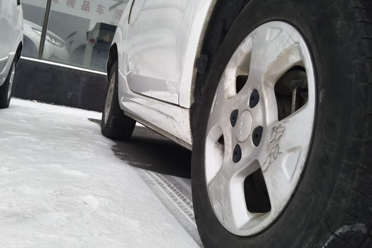 Used Roewe Clever 2021 302 km New Four-Seater Super-Efficient Version Right Side Sill