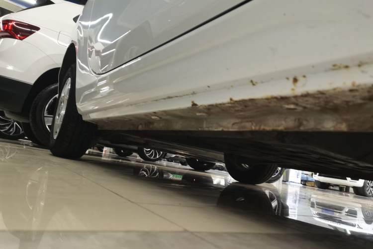 Used Roewe Clever 2021 302 km New Four-Seater Super-Efficient Version Right Side Sill
