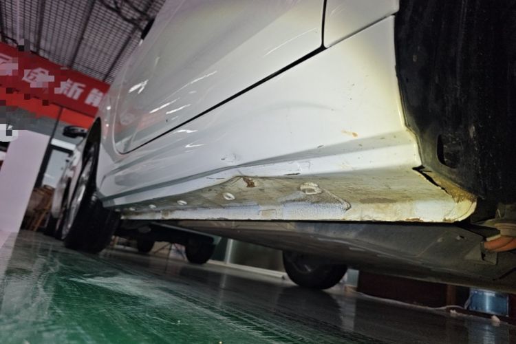 Used Roewe Clever 2021 302 km New Four-Seater Super-Efficient Version Right Side Sill