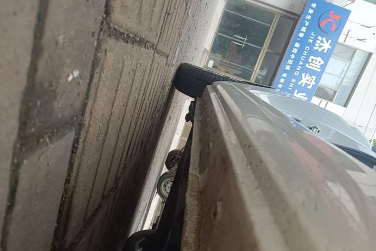 Used Roewe Clever 2021 302 km New Four-Seater Super-Efficient Version Right Side Sill
