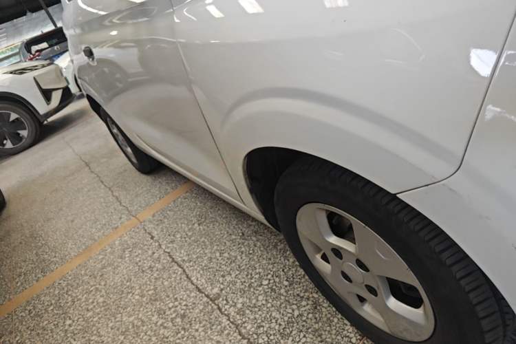 Used Roewe Clever 2021 302 km New Four-Seater Super-Efficient Version Right Side Sill