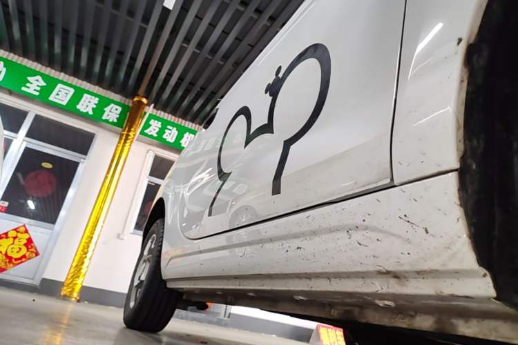 Used Roewe Clever 2021 302 km New Four-Seater Super-Efficient Version Right Side Sill