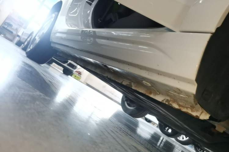 Used Roewe Clever 2021 302 km New Four-Seater Super-Efficient Version Right Side Sill