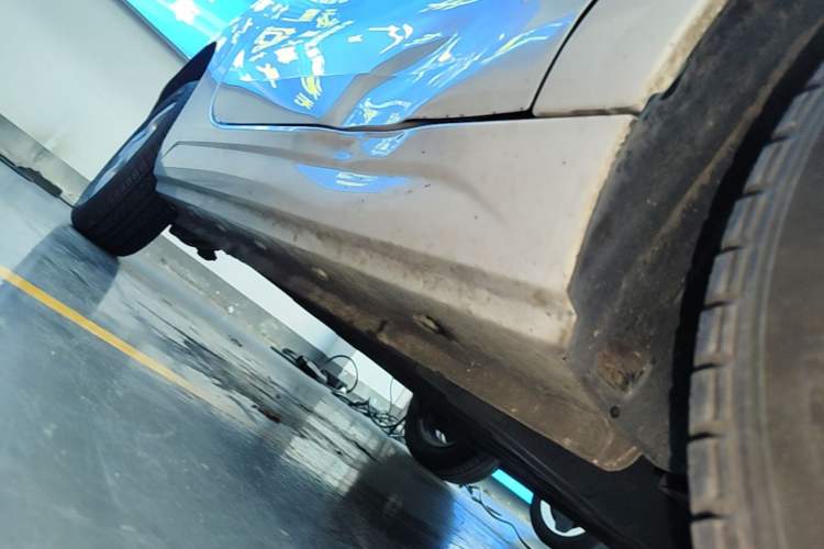 Used Roewe Clever 2021 302 km New Four-Seater Super-Efficient Version Right Side Sill