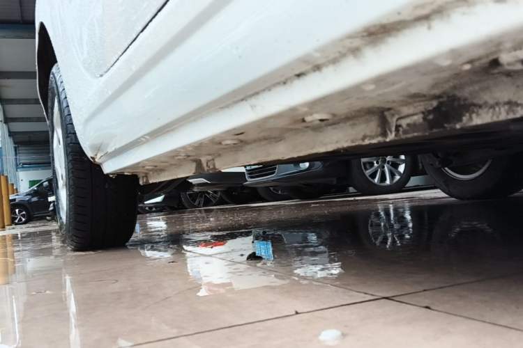 Used Roewe Clever 2021 302 km New Four-Seater Super-Efficient Version Right Side Sill