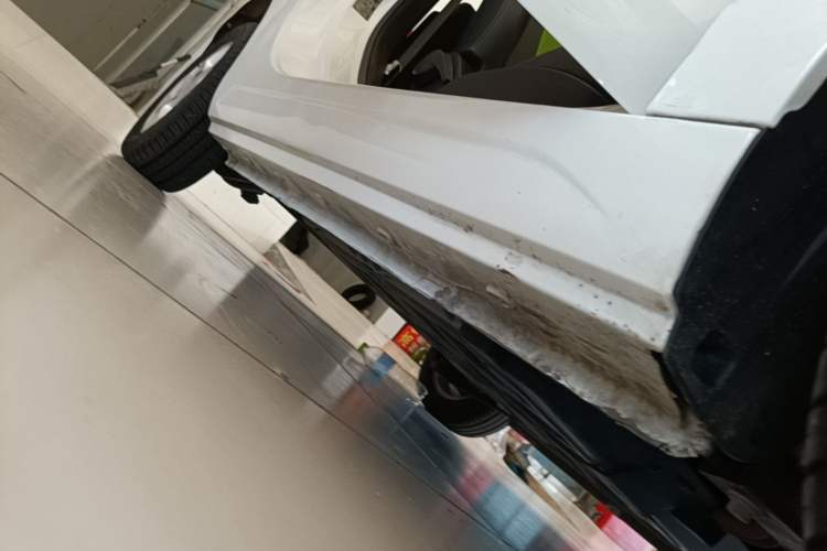 Used Roewe Clever 2021 302 km New Four-Seater Super-Efficient Version Right Side Sill
