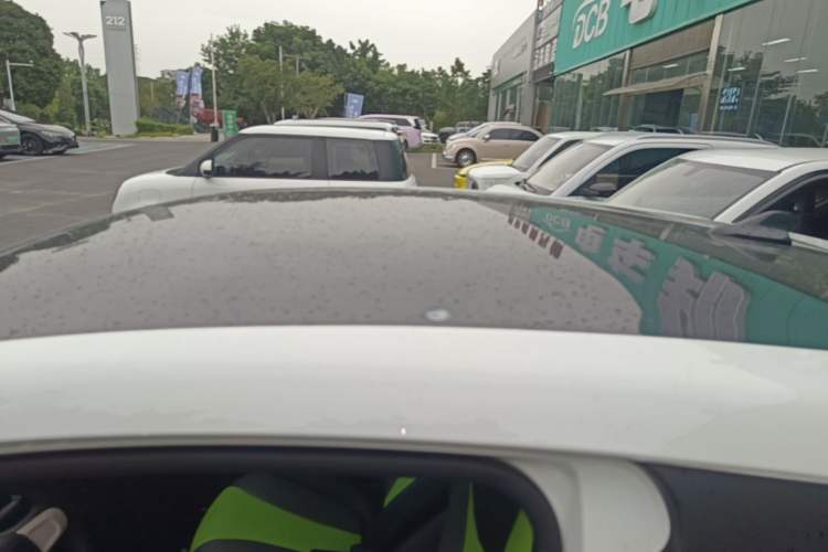Used Roewe Clever 2021 302 km New Four-Seater Super-Efficient Version Roof