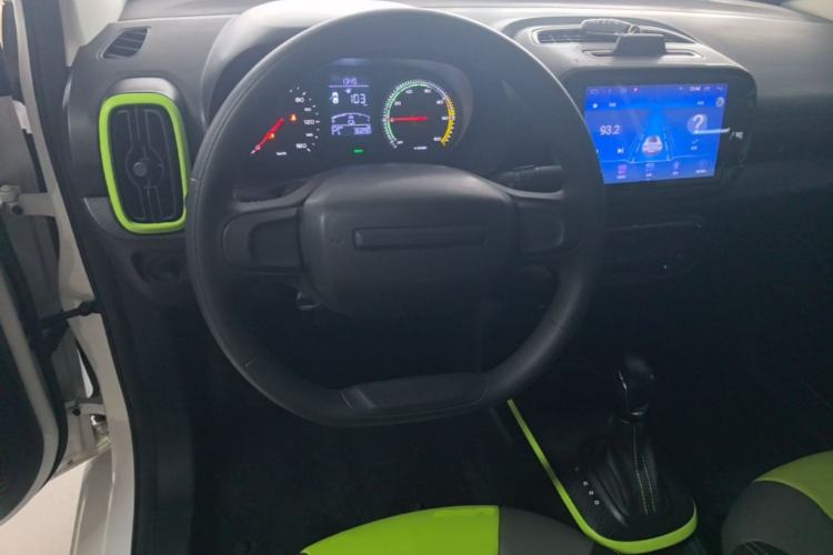 Used Roewe Clever 2021 302 km New Four-Seater Super-Efficient Version Steering Wheel