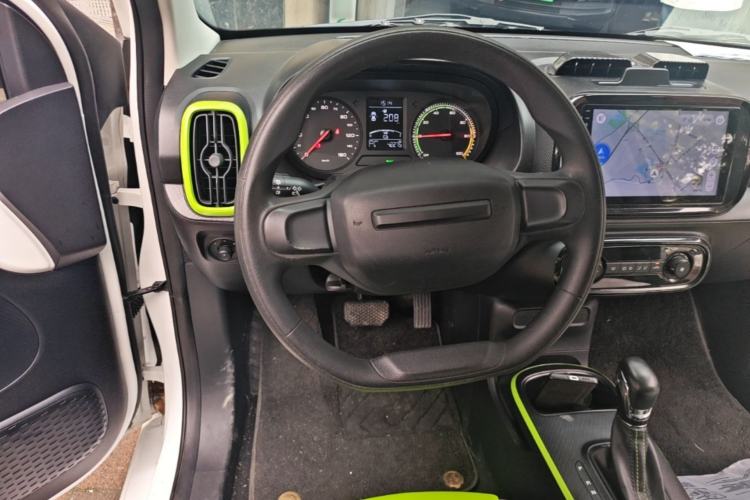 Used Roewe Clever 2021 302 km New Four-Seater Super-Efficient Version Steering Wheel
