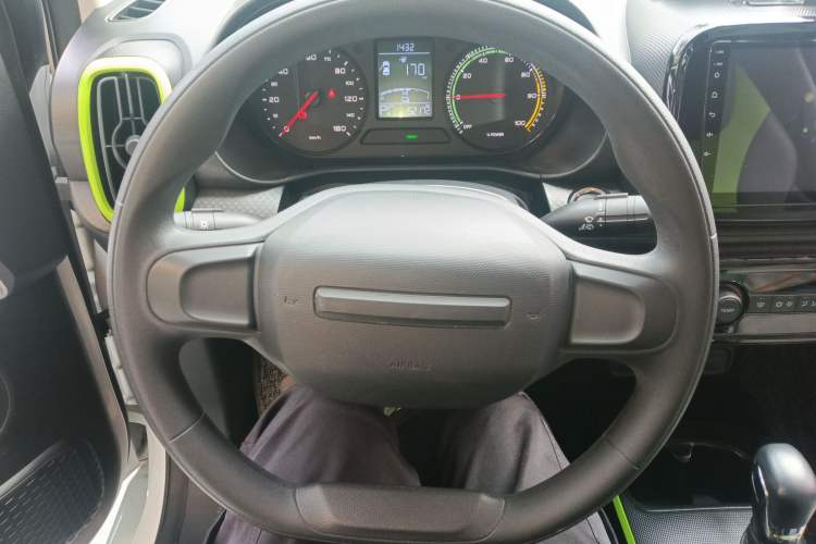Used Roewe Clever 2021 302 km New Four-Seater Super-Efficient Version Steering Wheel