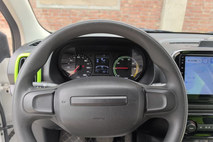 Used Roewe Clever 2021 302 km New Four-Seater Super-Efficient Version Steering Wheel