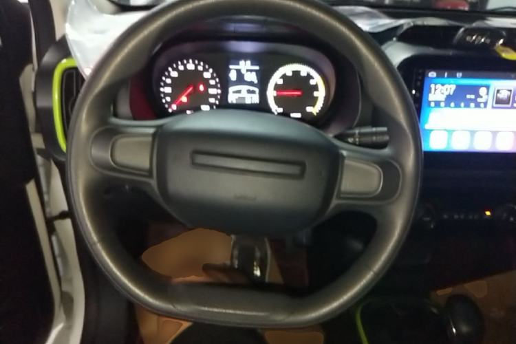 Used Roewe Clever 2021 302 km New Four-Seater Super-Efficient Version Steering Wheel
