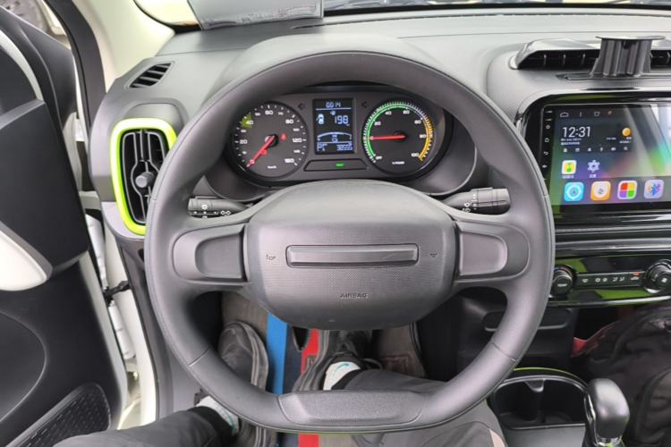 Used Roewe Clever 2021 302 km New Four-Seater Super-Efficient Version Steering Wheel