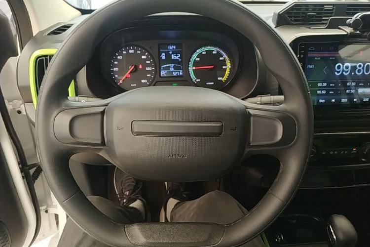 Used Roewe Clever 2021 302 km New Four-Seater Super-Efficient Version Steering Wheel