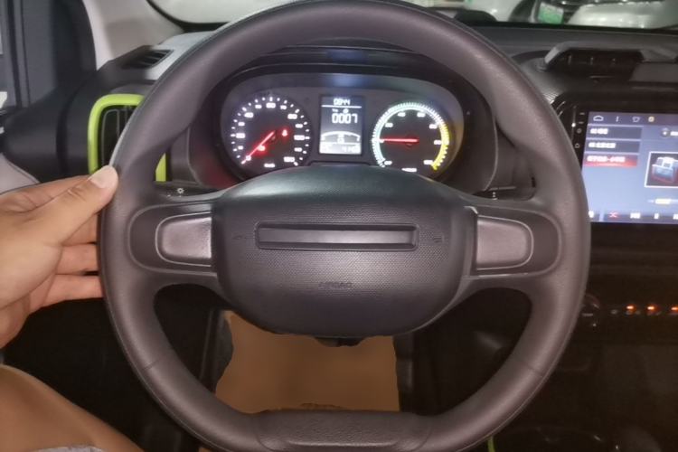 Used Roewe Clever 2021 302 km New Four-Seater Super-Efficient Version Steering Wheel