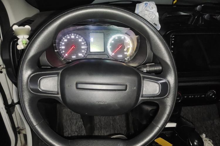 Used Roewe Clever 2021 302 km New Four-Seater Super-Efficient Version Steering Wheel