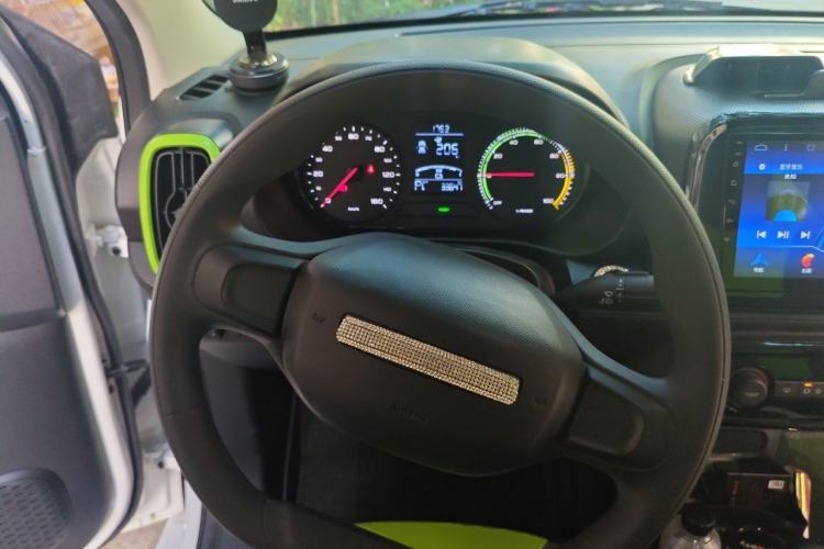 Used Roewe Clever 2021 302 km New Four-Seater Super-Efficient Version Steering Wheel