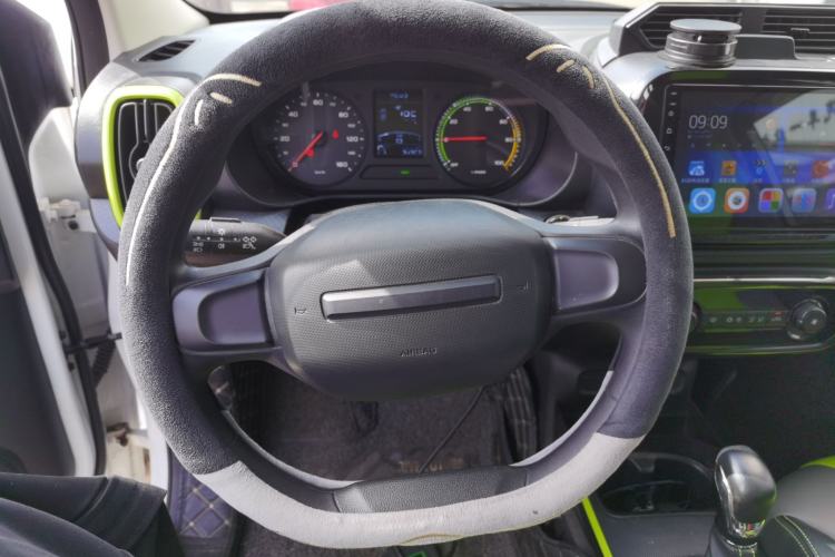 Used Roewe Clever 2021 302 km New Four-Seater Super-Efficient Version Steering Wheel