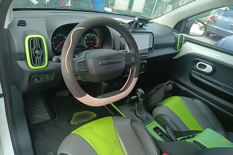 Used Roewe Clever 2021 302 km New Four-Seater Super-Efficient Version Steering Wheel