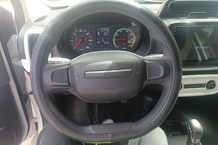 Used Roewe Clever 2021 302 km New Four-Seater Super-Efficient Version Steering Wheel