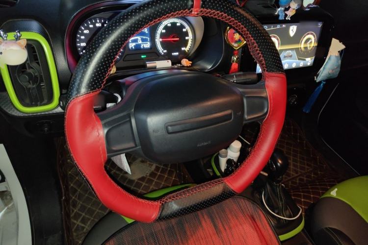 Used Roewe Clever 2021 302 km New Four-Seater Super-Efficient Version Steering Wheel