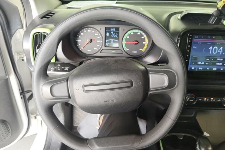 Used Roewe Clever 2021 302 km New Four-Seater Super-Efficient Version Steering Wheel
