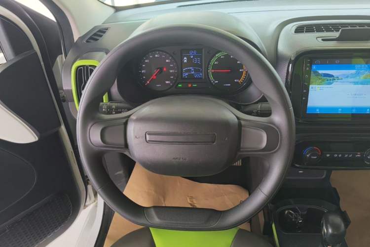 Used Roewe Clever 2021 302 km New Four-Seater Super-Efficient Version Steering Wheel
