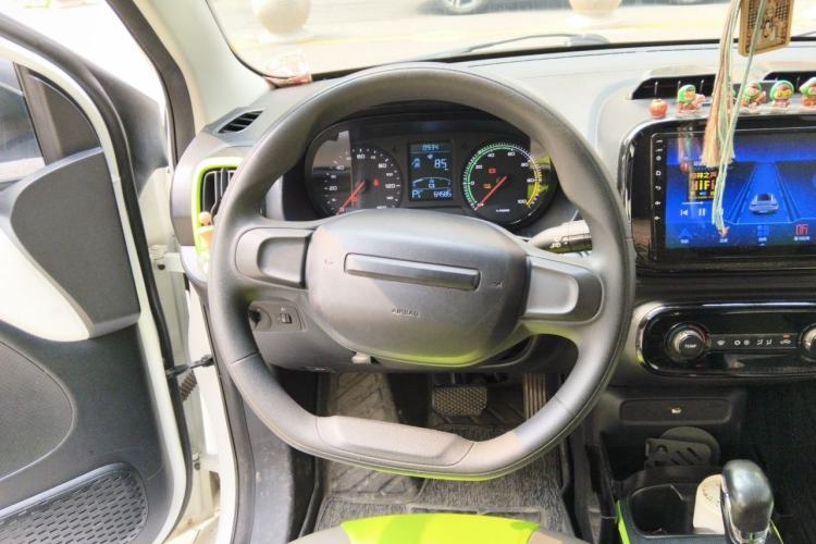 Used Roewe Clever 2021 302 km New Four-Seater Super-Efficient Version Steering Wheel