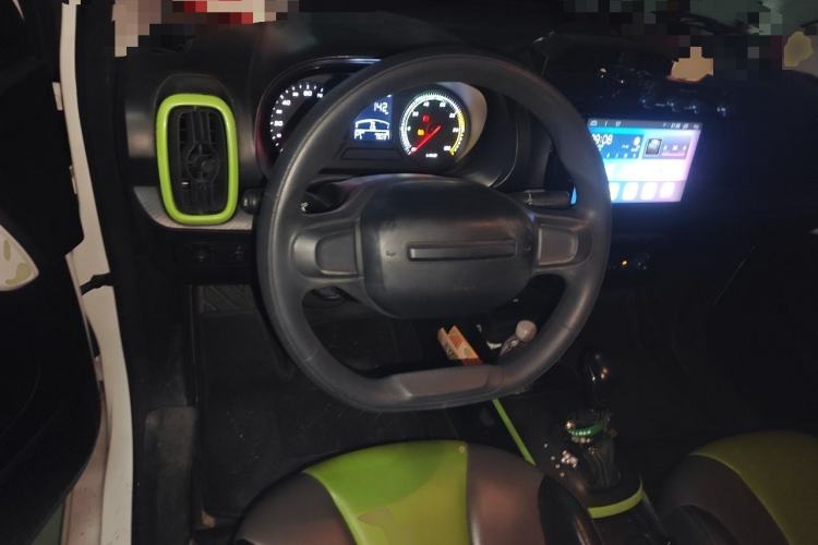 Used Roewe Clever 2021 302 km New Four-Seater Super-Efficient Version Steering Wheel